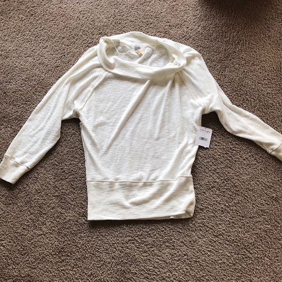 White sweater - Picture 1 of 4